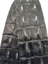 Carica l'immagine nel visualizzatore di Gallery, Cintura 4 cm  Nera in Schiena di Coccodrillo con Fodera Nabuk e sfumature ambrate