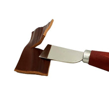 Carica l'immagine nel visualizzatore di Gallery, Cintura 4 cm in vero cuoio di toro lavorata a mano con fibbia intarsiata e passante argentato