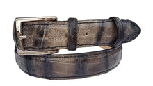 Carica l'immagine nel visualizzatore di Gallery, Cintura 3,5 cm in Coda di Coccodrillo Tinta a mano con fodera nabuk e fibbia anallergica