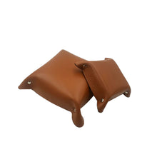 Carica l'immagine nel visualizzatore di Gallery, Coppia di Svuotatasche in vera pelle foderati in morbido scamosciato  - Marrone