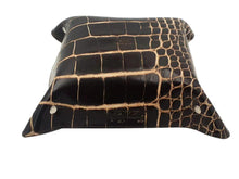 Carica l'immagine nel visualizzatore di Gallery, Svuotatasche in vero cuoio foderato in pelle Scamosciata - Moro stampa Coccodrillo