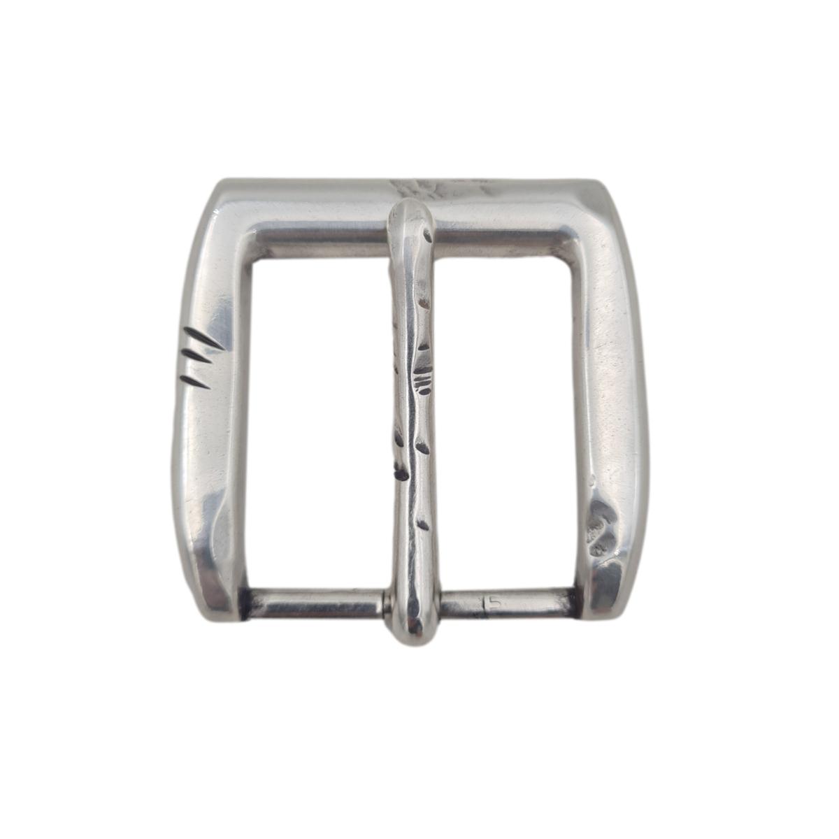 Fibbia 4 cm con passante metallico, intagli estetici