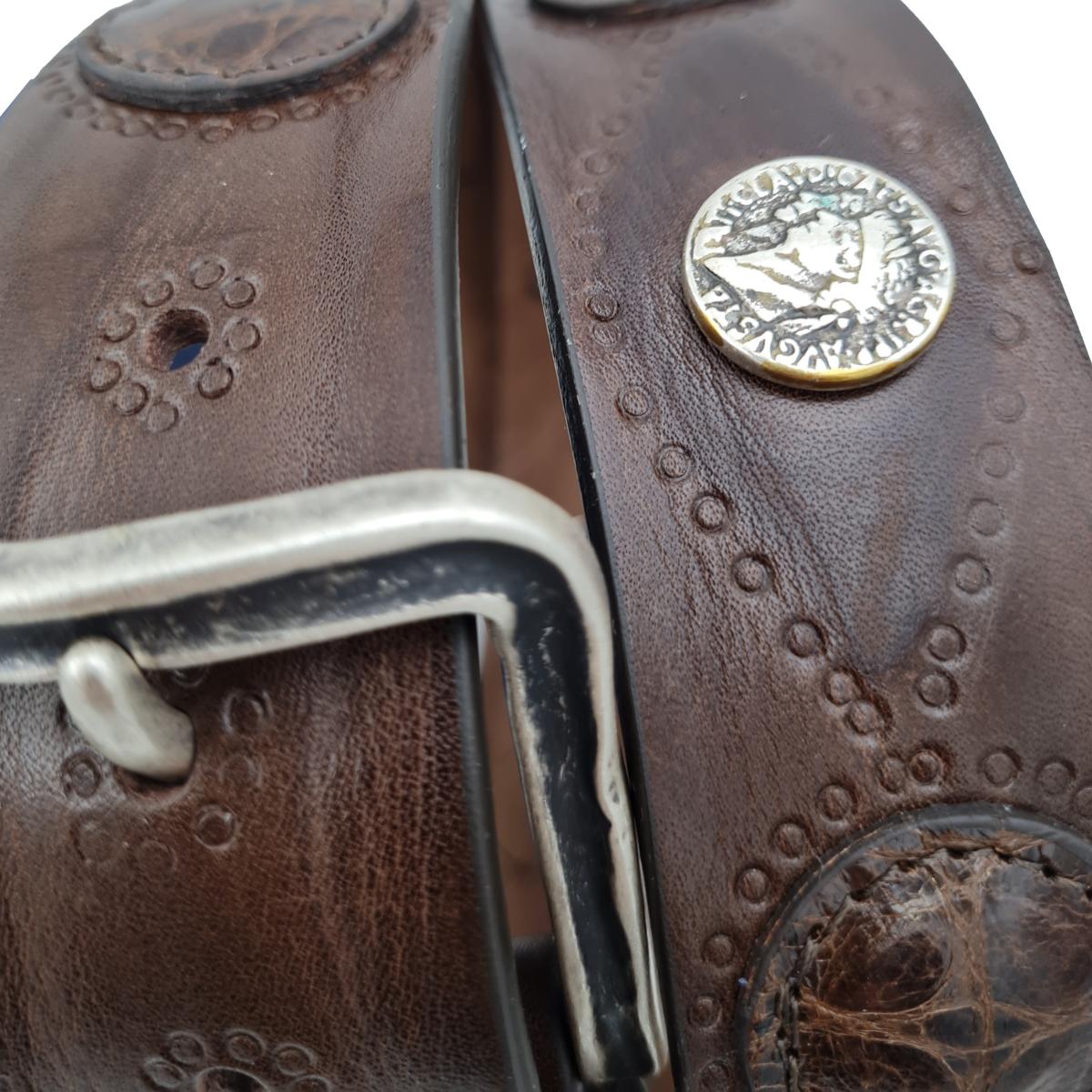 Cintura 4 cm in vero cuoio con borchie metalliche e decori circolari in vero coccodrillo