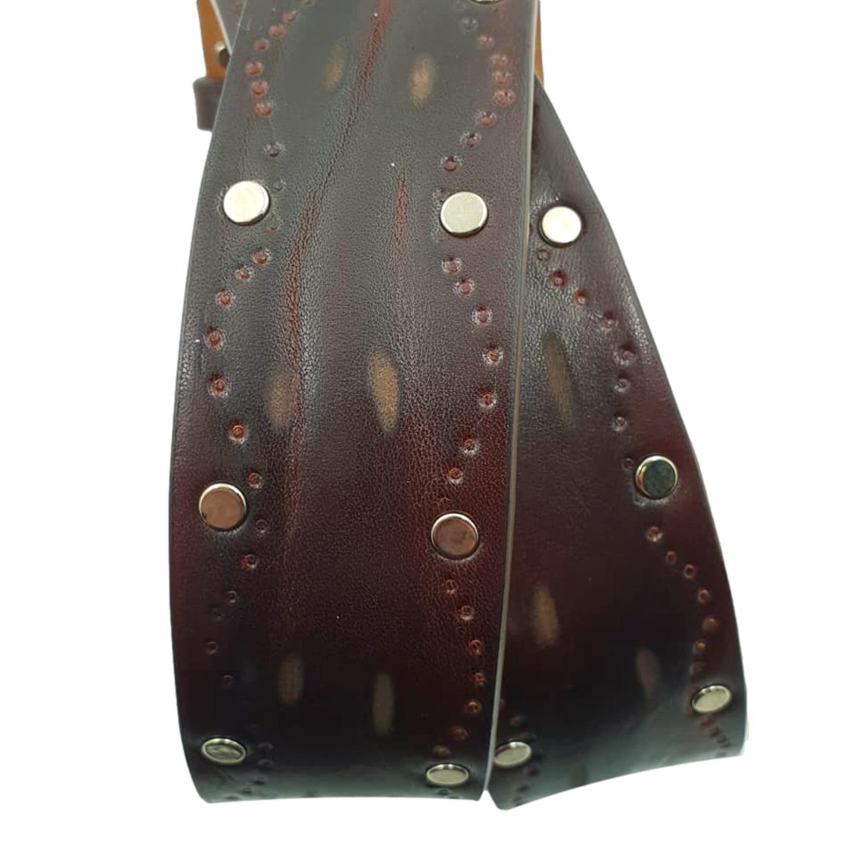 Cintura 4 cm in Cuoio colore Rum abrasivato con borchie metalliche, fibbia Argento vecchio