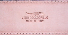 Carica l&#39;immagine nel visualizzatore di Gallery, Cintura 3,5 cm in fianco di Coccodrillo Bordeaux con fibbia Nichel free e fodera Nabuk - ESPERANTOBELTS